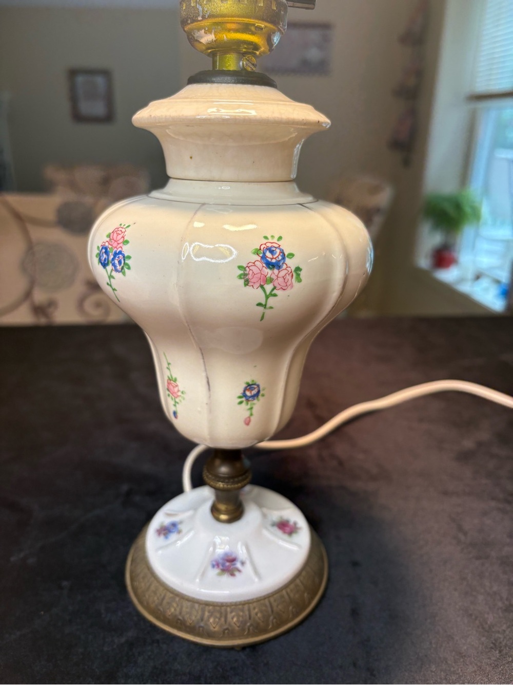 Vintage Porcelain Table Lamp/ Matching Hexigonal Fabric Shade - Picture 8 of 16